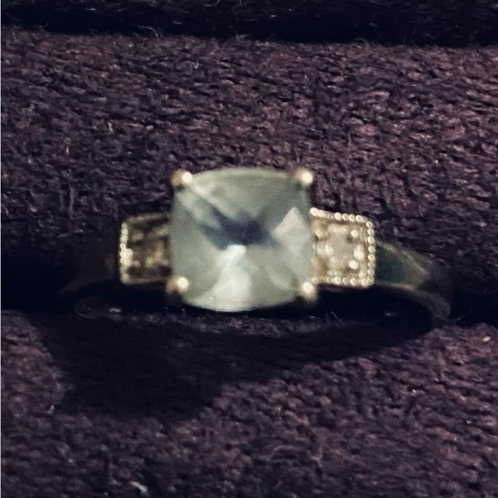 Elegant Sterling Silver Ring with Zircon Gemstone